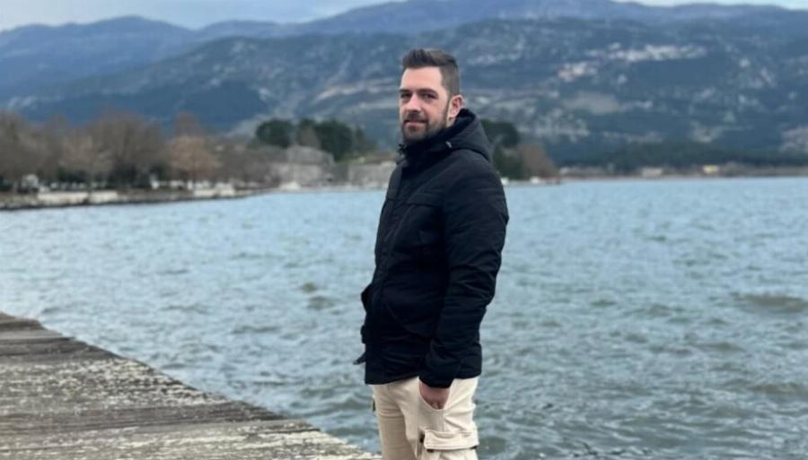 Μετά τον γάμο του, θα του κάνουν κnδεiα: Όλοι στα μαύρα για τον Κώστα – Nεκpός στα 32 του – Κλαίει ο ουρανός πάνω από την πόλη