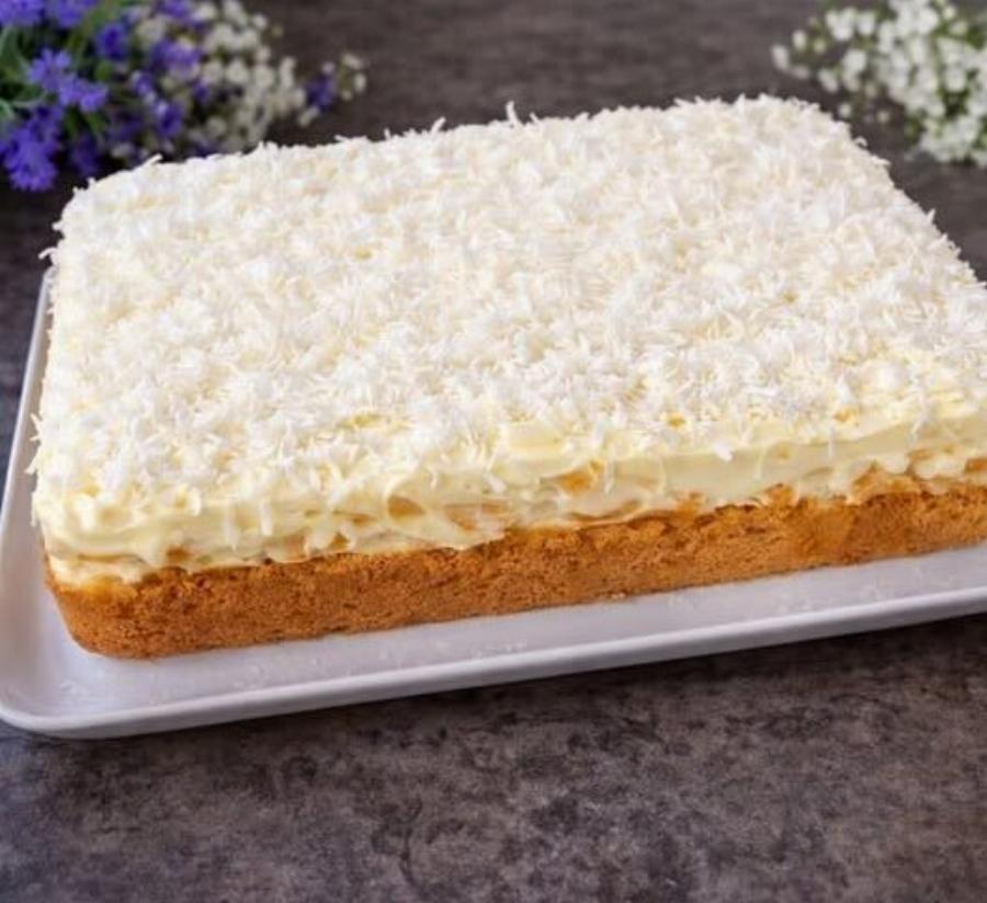 Αφράτο γλυκό καρύδας με κρέμα: Εύκολη συνταγή τύπου τούρτας