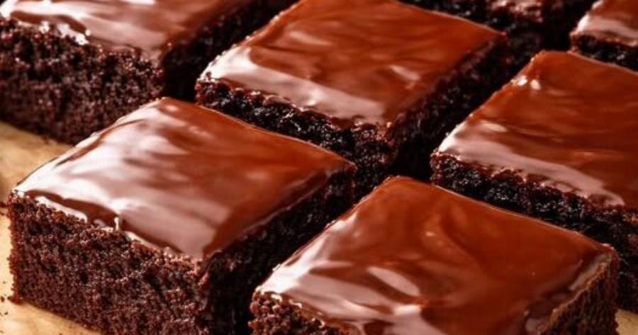 Το πιο ζουμερό μπράουνι με γλάσο που έχεις δοκιμάσει