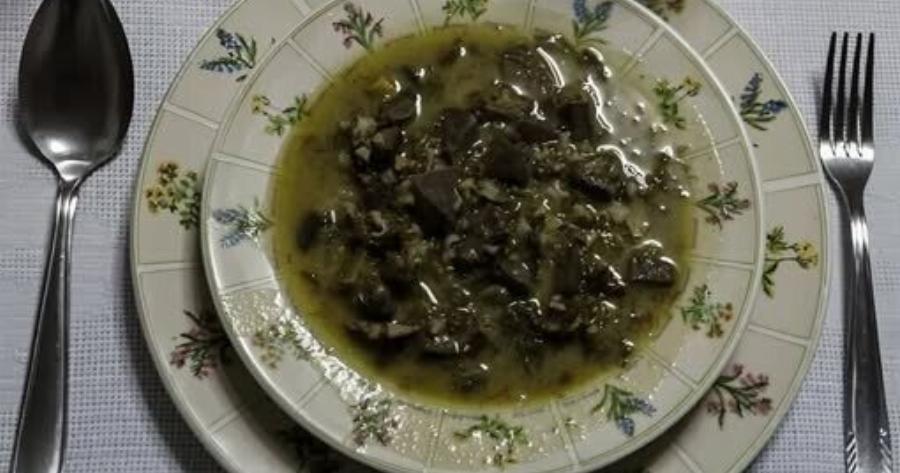 Όλοι την τρώμε αλλά κανένας δεν ξέρει τι σημαίνει – Τι συμβολίζει η μαγειρίτσα το Μεγάλο Σάββατο