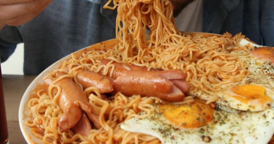 Πέθανε ο 24χρονος TikToker που κατανάλωνε τεράστιες ποσότητες φαγητού