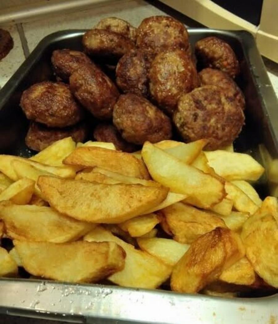 Το κόλπο της γιαγιάς για κεφτεδάκια που δεν στεγνώνουν