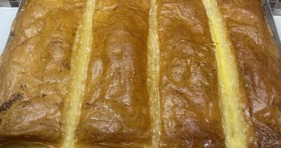 Το πιο αφράτο γαλακτομπούρεκο – Με τραγανό φύλλο και μελωμένο σιρόπι!