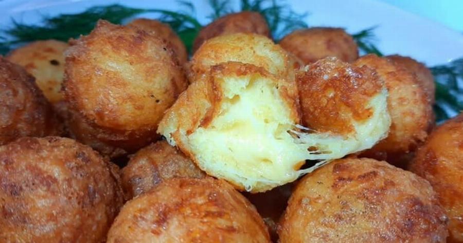 Τα τραγανά μπαλάκια τυριού που λιώνουν στο στόμα – Ένα τηγάνι και εξαφανίζονται σε λεπτά