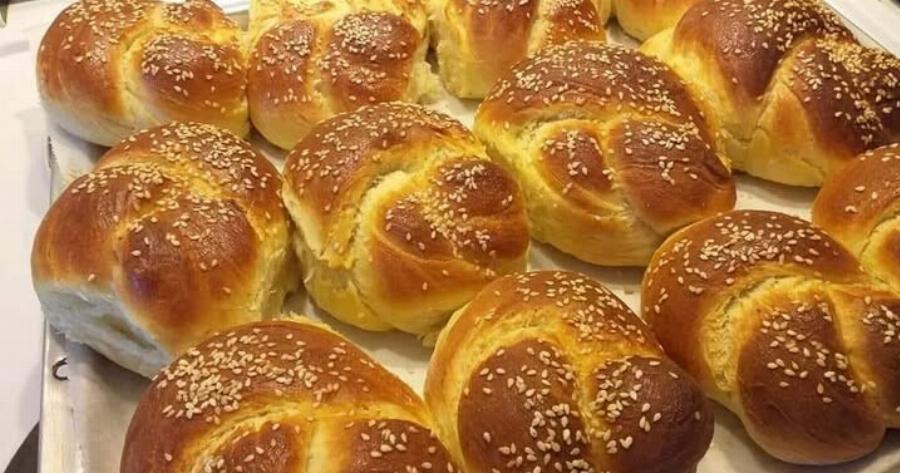 Αφράτα τσουρεκάκια με ίνες και άρωμα – Η εύκολη συνταγή που πετυχαίνει πάντα