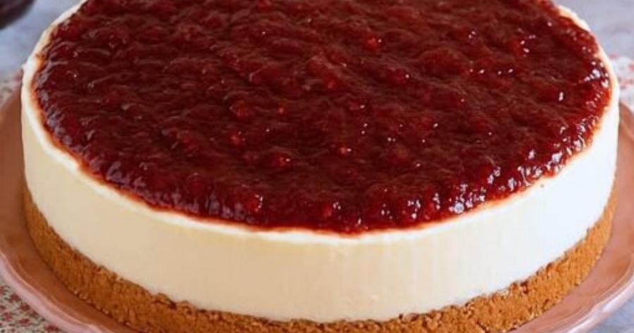 Cheesecake χωρίς ψήσιμο και χωρίς γλουτένη – Με μαρμελάδα από πάνω