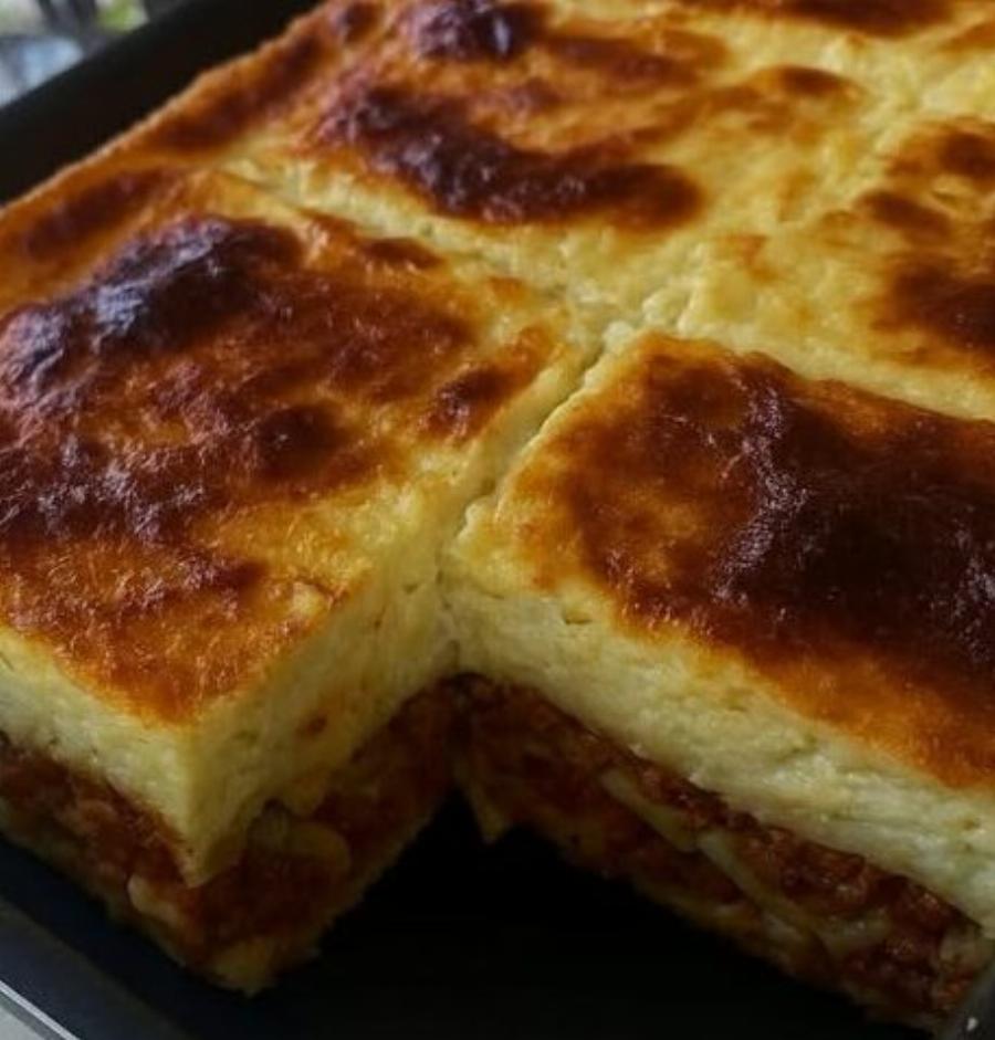 Πατατόπιτα φούρνου με κιμά και κρεμώδη επικάλυψη – Χορταστική και πεντανόστιμη