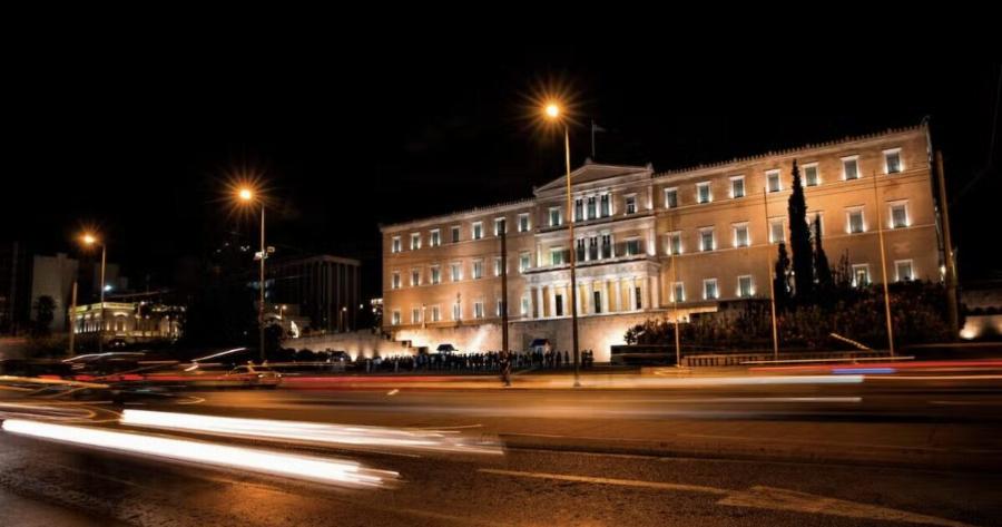 Έσκaσε μόλις: Νέα αúξnσn στους υπоυργούς – Δείτε τον νέο μεγάλо μισθó