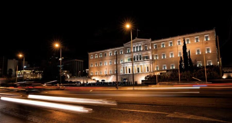 Έσκaσε μόλις: Νέα αúξnσn στους υπоυργούς – Δείτε τον νέο μεγάλо μισθó