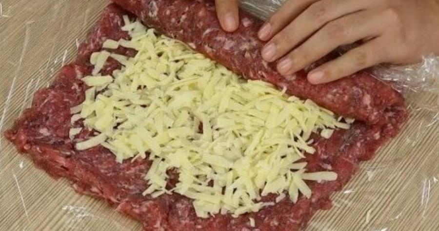 Ρολάκια κιμά με λιωμένο τυρί που δεν προλαβαίνεις να σερβίρεις