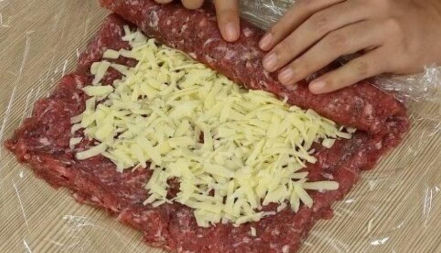 Ρολάκια κιμά με λιωμένο τυρί που δεν προλαβαίνεις να σερβίρεις