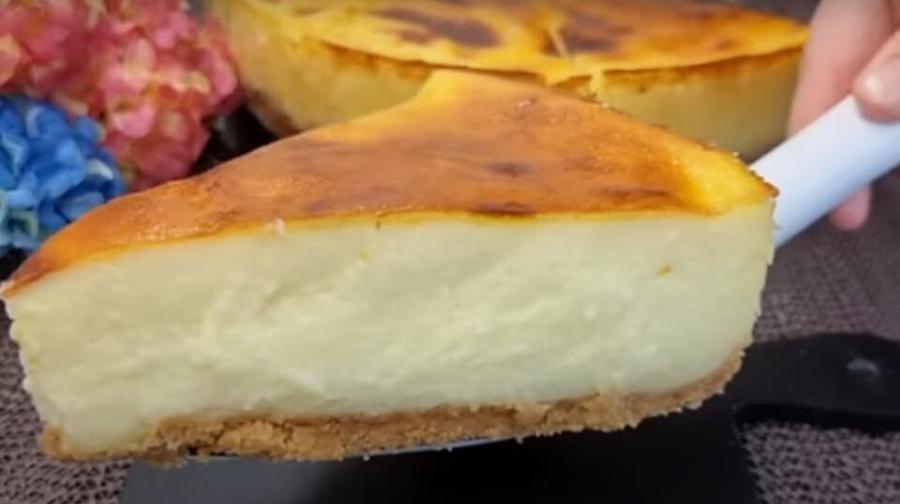 Γαλατόπιτα με βάση μπισκότου και βελούδινη κρέμα – Το γλυκό που θα φτιάχνετε συνέχεια