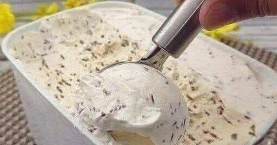 Με 4 υλικά και χωρίς παγωτομηχανή έφτιαξα παγωτό και δεν έμεινε ούτε κουταλιά