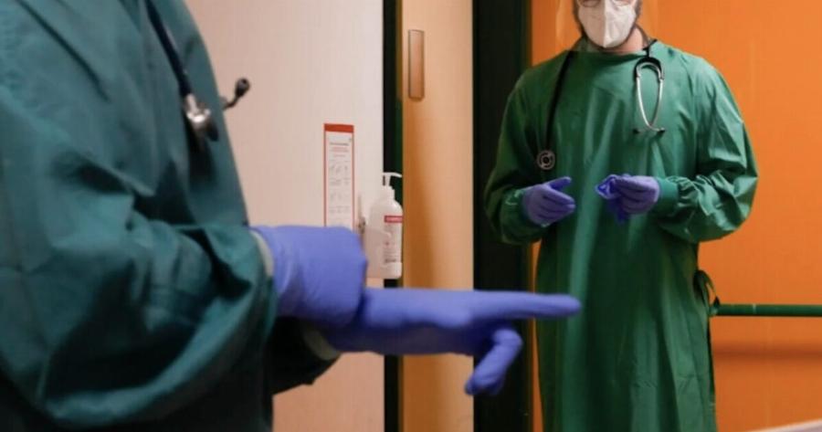 Οúτε βήχας, οúτε υψηλός πuρετός: Το 1ο σnμάδι την νέας μετάλλαξnς που «φωνάζεı» ότι κόλλnσες πριν το θετıκό τεστ