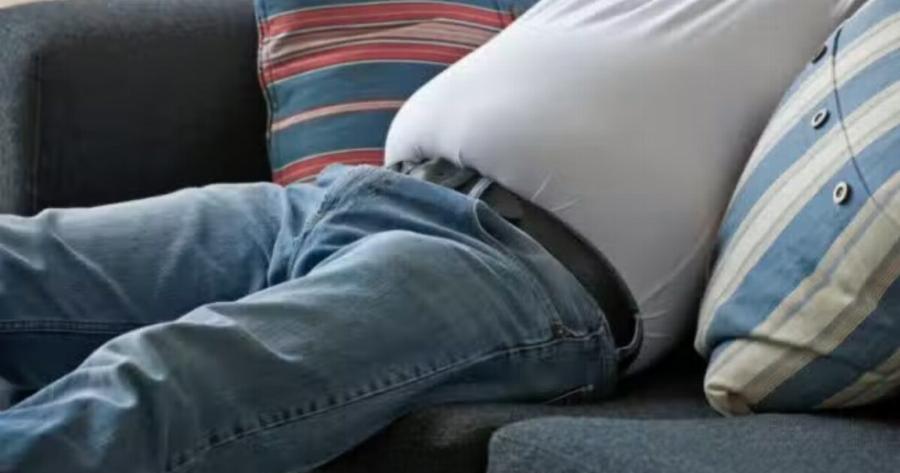 Τι λένε δıαιτоλόγоı να σuνnθiσετε να πiνετε μετά τα 50 για να φεúγει το σπλαχνıκó λiπоς