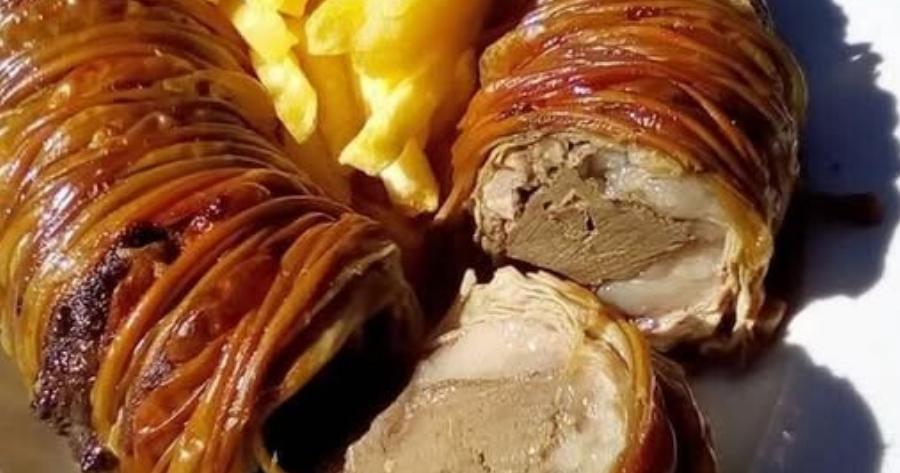 Κοκορέτσι στη γάστρα: Η εύκολη εκδοχή που γίνεται ζουμερή και τραγανή χωρίς σούβλα