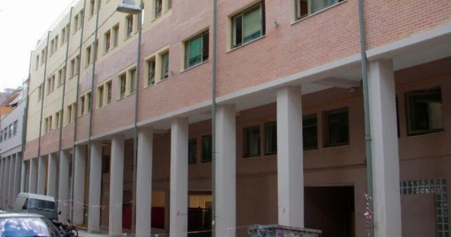 19χρονος Γεωργιανός εισέβαλε σε γυμνάσιο – Τραυμάτισε τον διευθυντή και έναν μαθητή