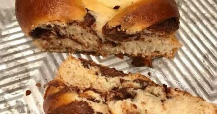 Τα πιο αφράτα τσουρέκια με σοκολατένιο ταχίνι – Μυρίζουν Πάσχα σε όλο το σπίτι!