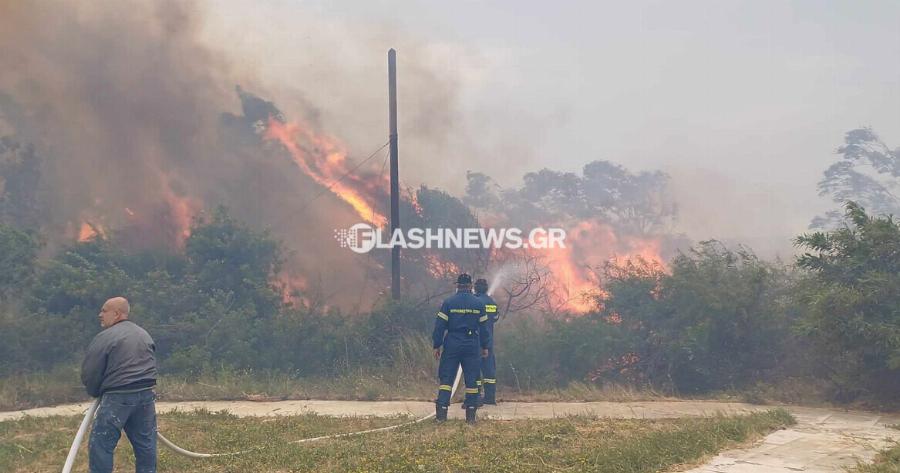 Μεγάλη φωτιά κοντά στον Ναύσταθμο Κρήτης – Η έκκληση των αρχών
