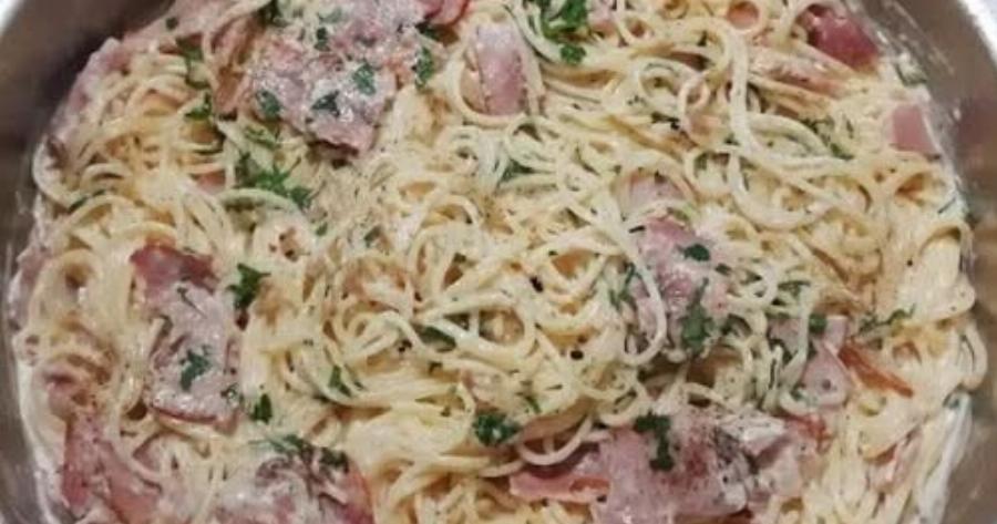 «Μαμά θα ξαναφτιάξεις αυτή τη μακαρονάδα;» – Η κρεμώδης μακαρονάδα με μπέικον που λατρεύουν τα παιδιά