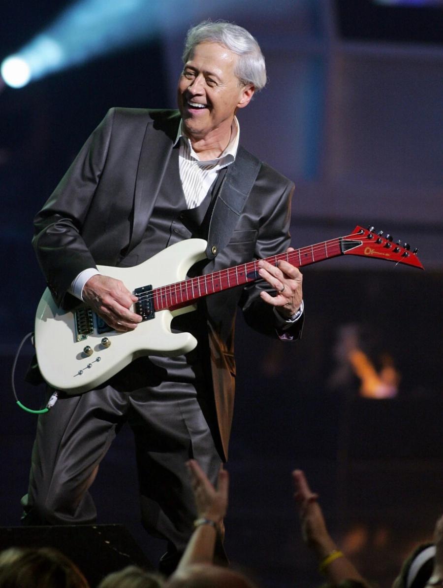 Νεκρός γνωστός τραγουδιστής (ΦΩΤΟ)