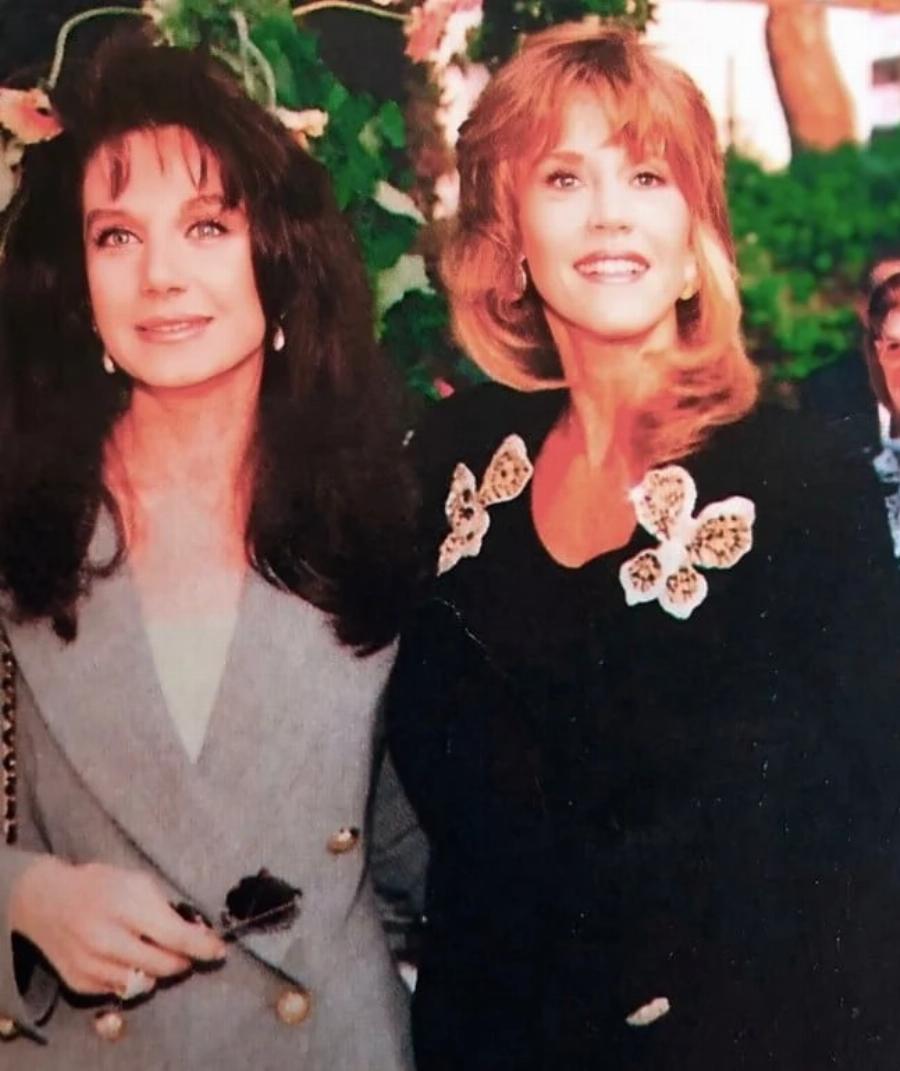 Διαχρονική ομορφιά: Η Αγάπη Πολίτη με τη Τζέιν Φόντα στη γαμήλια δεξίωση της Μαργαρίτας Λάτση το 90