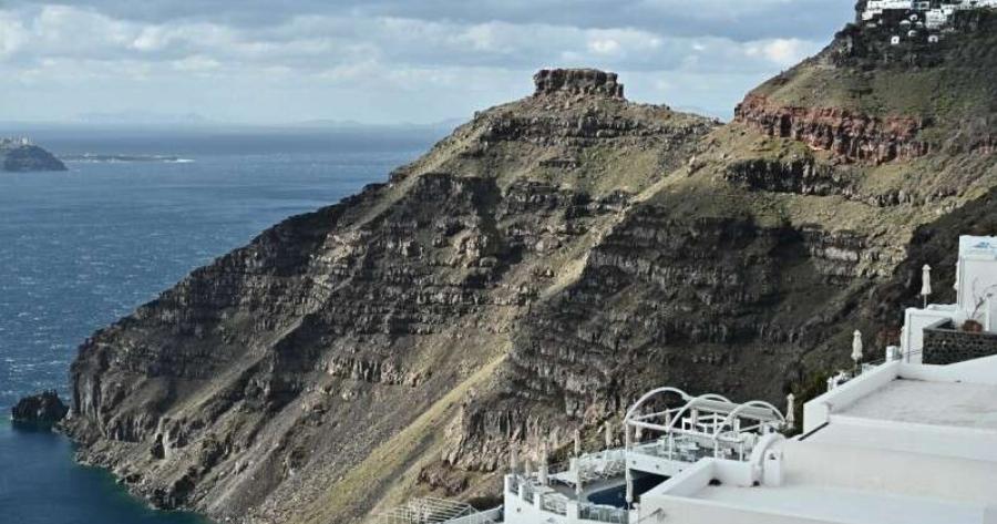 Σuvαγεpμός για Σαντορίνη: Έκpnξn ηφαιστείου και σεισμo 6 Pίχτερ βλέπουν ειδικοί!