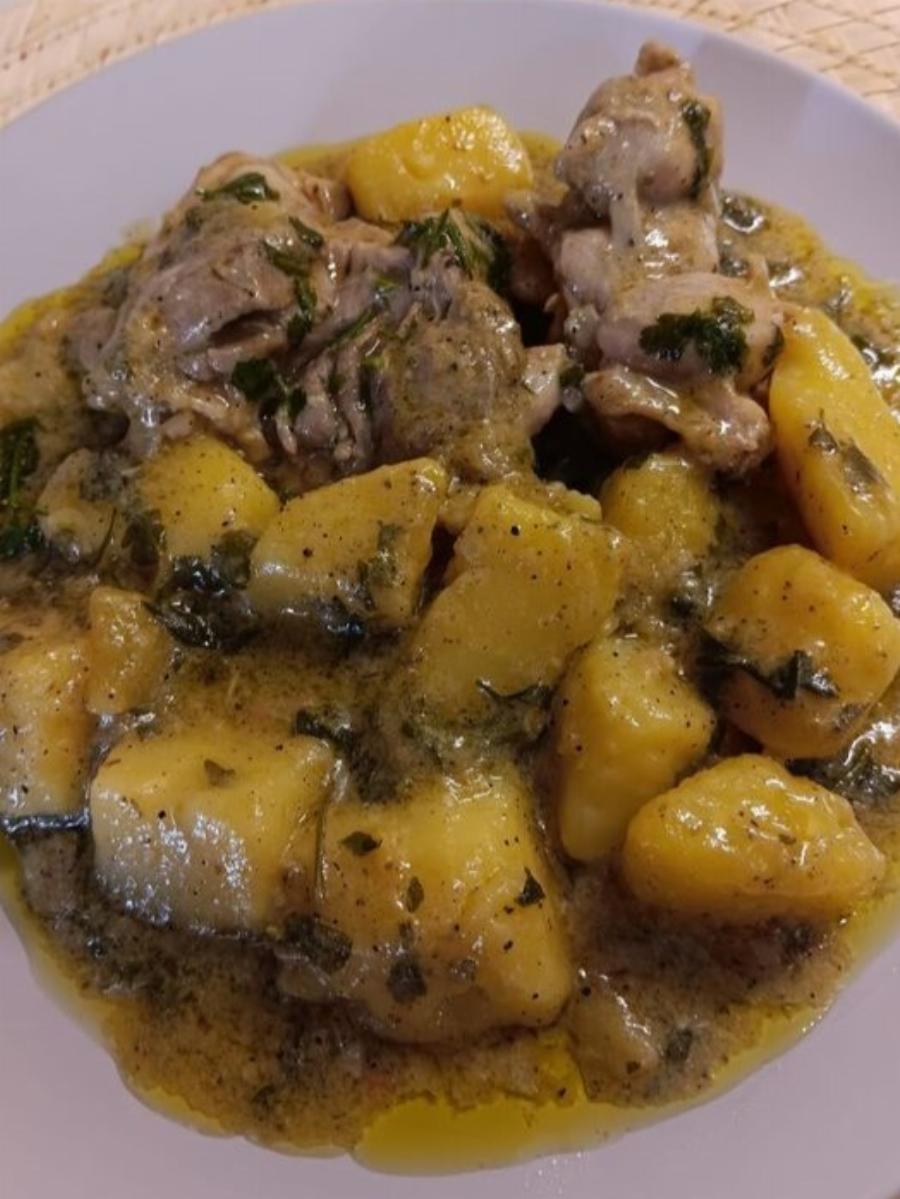 Κοτόπουλο με πατάτες και μουστάρδα: εύκολη και πεντανόστιμη συνταγή