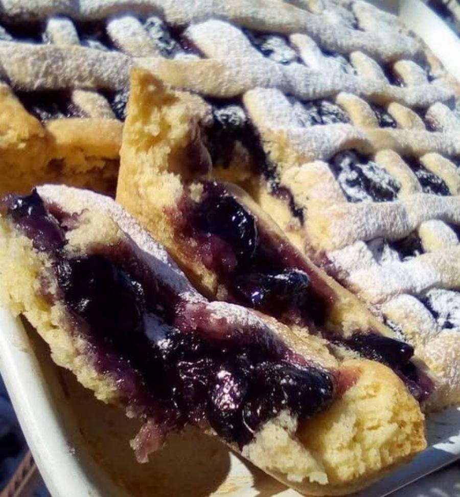 Η πιο τραγανή πάστα φλώρα με βύσσινο – Το γλυκό ταψιού που μοσχοβολά βούτυρο