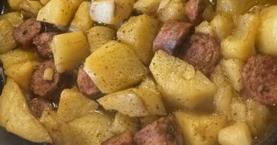 Πατάτες με λουκάνικα στο φούρνο – το πιο εύκολο φαγητό