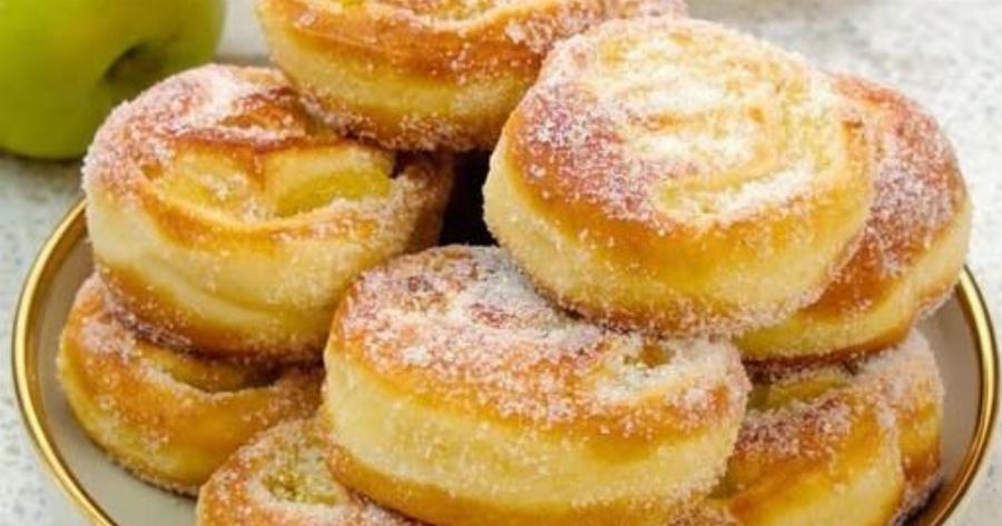 Τηγανητά ρολάκια μήλου – Ανάμεσα σε ντόνατ και μηλόπιτα