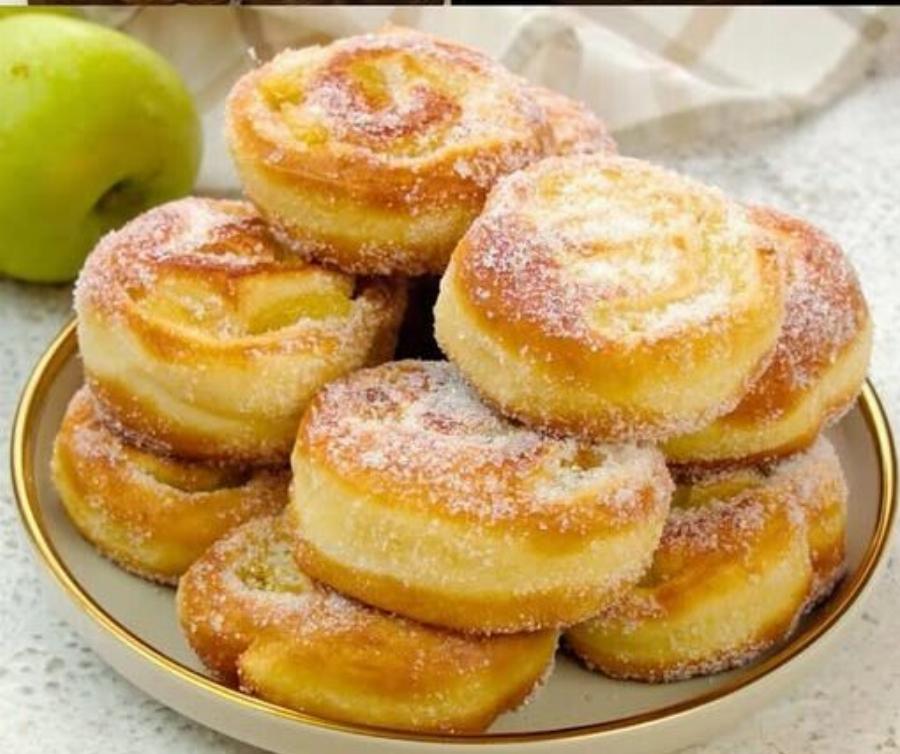 Τηγανητά ρολάκια μήλου – Ανάμεσα σε ντόνατ και μηλόπιτα
