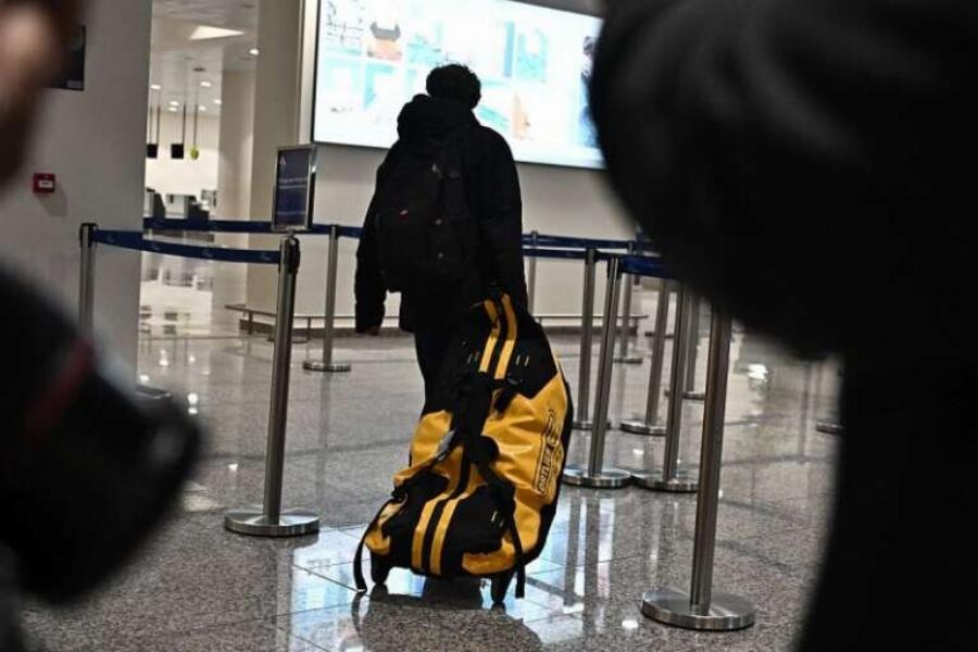 ΑΠΙΣΤΕΥΤΟΣ ΕΦΙΑΛΤΗΣ ΣΤΗΝ ΣΑΝΤΟΡΙΝΗ!