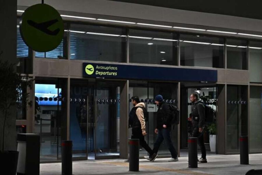 ΑΠΙΣΤΕΥΤΟΣ ΕΦΙΑΛΤΗΣ ΣΤΗΝ ΣΑΝΤΟΡΙΝΗ!