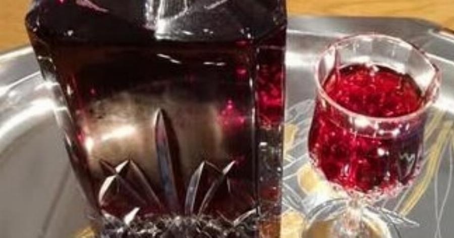 Σπιτικό λικέρ κανέλας με κόκκινο κρασί – Το πιο αρωματικό ποτό του χειμώνα!