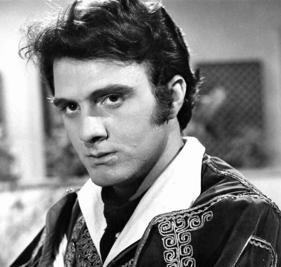 Θυμάστε τον ηθοποιό Παύλο Λιάρο; Δείτε πως είναι στα 80 του ο κινηματογραφικός «γιός» του Λάμπρου Κωνσταντάρα