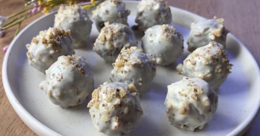 Γλυκάκια με 2 υλικά χωρίς ψήσιμο – Υγιεινό και εύκολο σνακ σε λίγα λεπτά