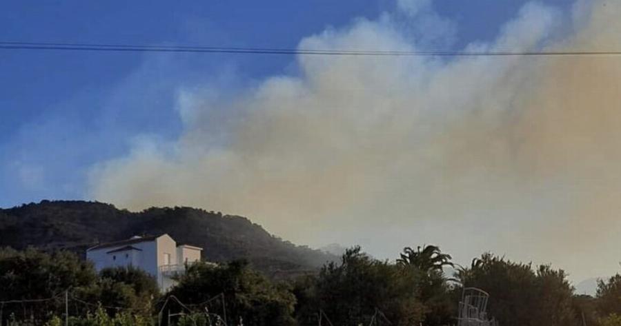 Μεγάλη φωτιά στην Κρήτη: Ηχεί το 112 για τρεις οικισμούς – Τελευταίες εξελίξεις