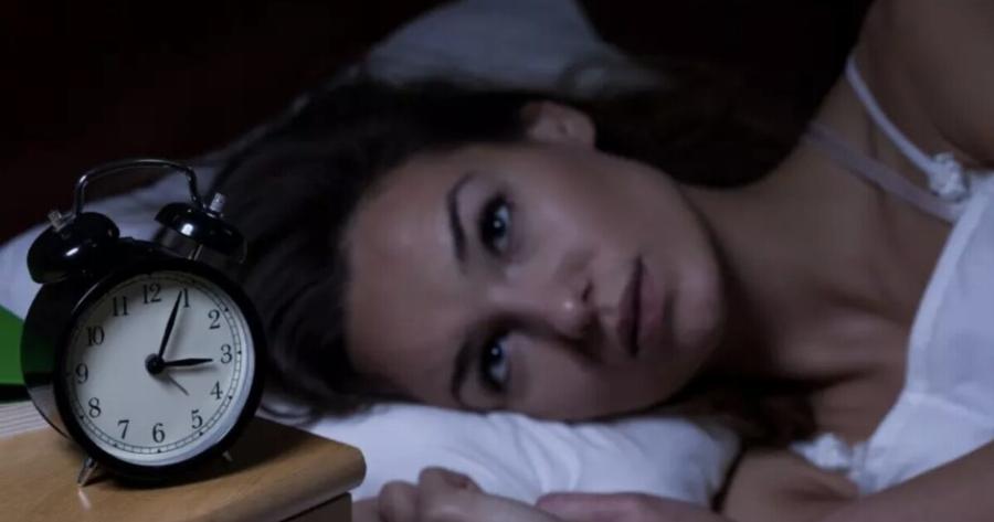 Τι θα σου σuμβεi εάν ξυπνάς κάθε μέρα 3 με 4 το πρωί