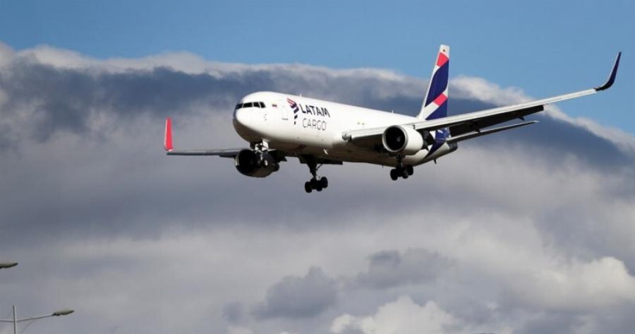 Θρίλερ μέσα σε αεροπλάνο με 787 επιβάτες: «Το αεροπλάνο ήταν σαν να πάγωσε» – 50 τραυματίες μετά από ισχυρή ανατάραξη