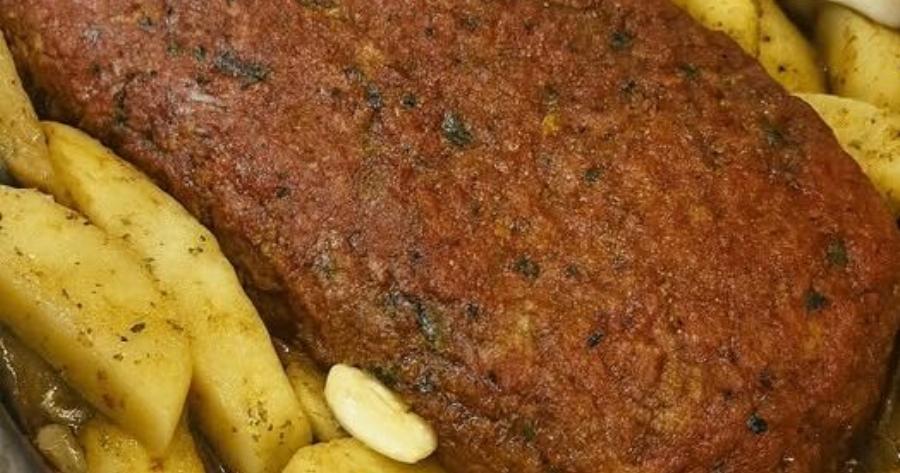 Ρολό κιμά γεμιστό με τυρί και μπέικον: ζουμερό και πεντανόστιμο