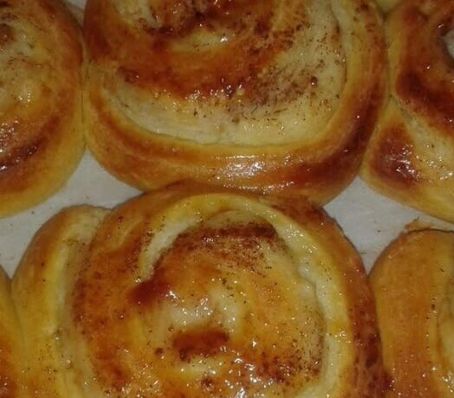 Αφράτα γλυκά ψωμάκια με κρέμα – Η εύκολη συνταγή που πετυχαίνει πάντα