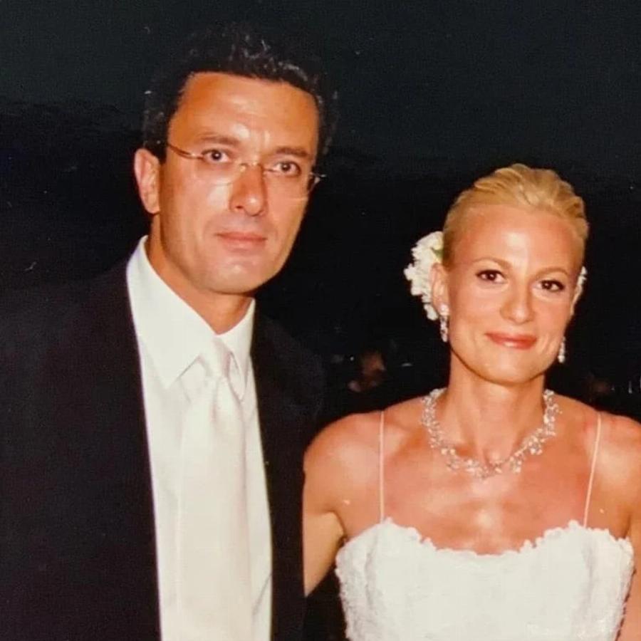 Κρίστυ Τσολακάκη: Το επάγγελμα και η οικογένεια της συζύγου του Νίκου Χατζηνικολάου