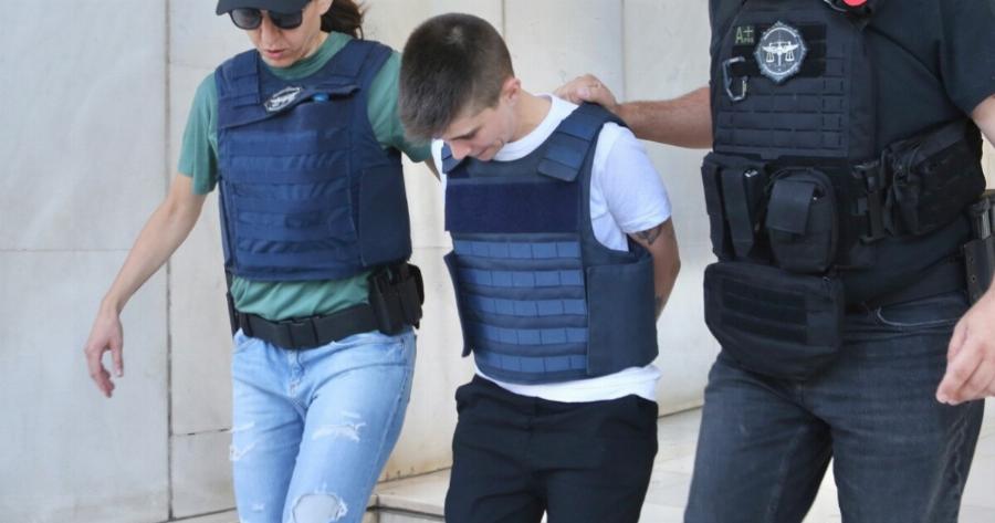 Ειρήνη Μουρτζούκου: Το “τρομακτικό” βλέμμα της στις κάμερες λίγο μετά την ομολογία