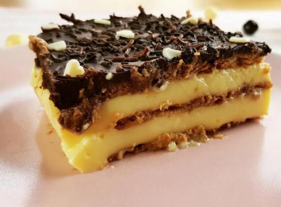 Γλυκό με 5 υλικά που γίνεται σε 10 λεπτά και εξαφανίζεται