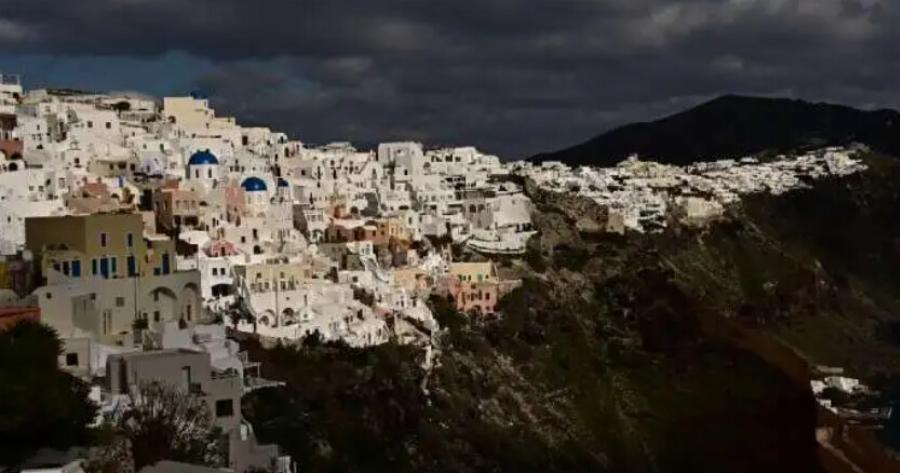 ΣΟΚ: Τι θα συμβεί το καλοκαίρι του 2025 στην Σαντορίνη;