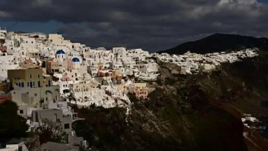 ΣΟΚ: Τι θα συμβεί το καλοκαίρι του 2025 στην Σαντορίνη;