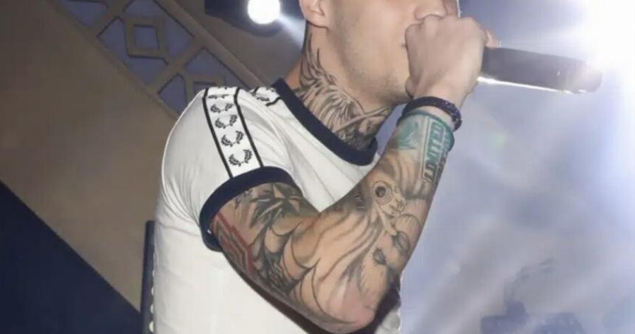 Συνελήφθη πασίγνωστος Έλληνας τραγουδιστής για οπλoκατοχή