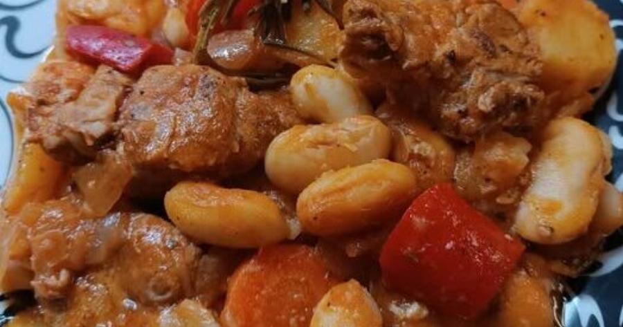 Χοιρινό με γίγαντες – φαγητό που γεμίζει το σπίτι μυρωδιές