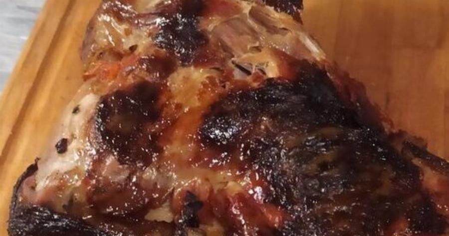 Αρνάκι στη λαδόκολλα λουκούμι – Το μυστικό για τρυφερό ψήσιμο στον φούρνο